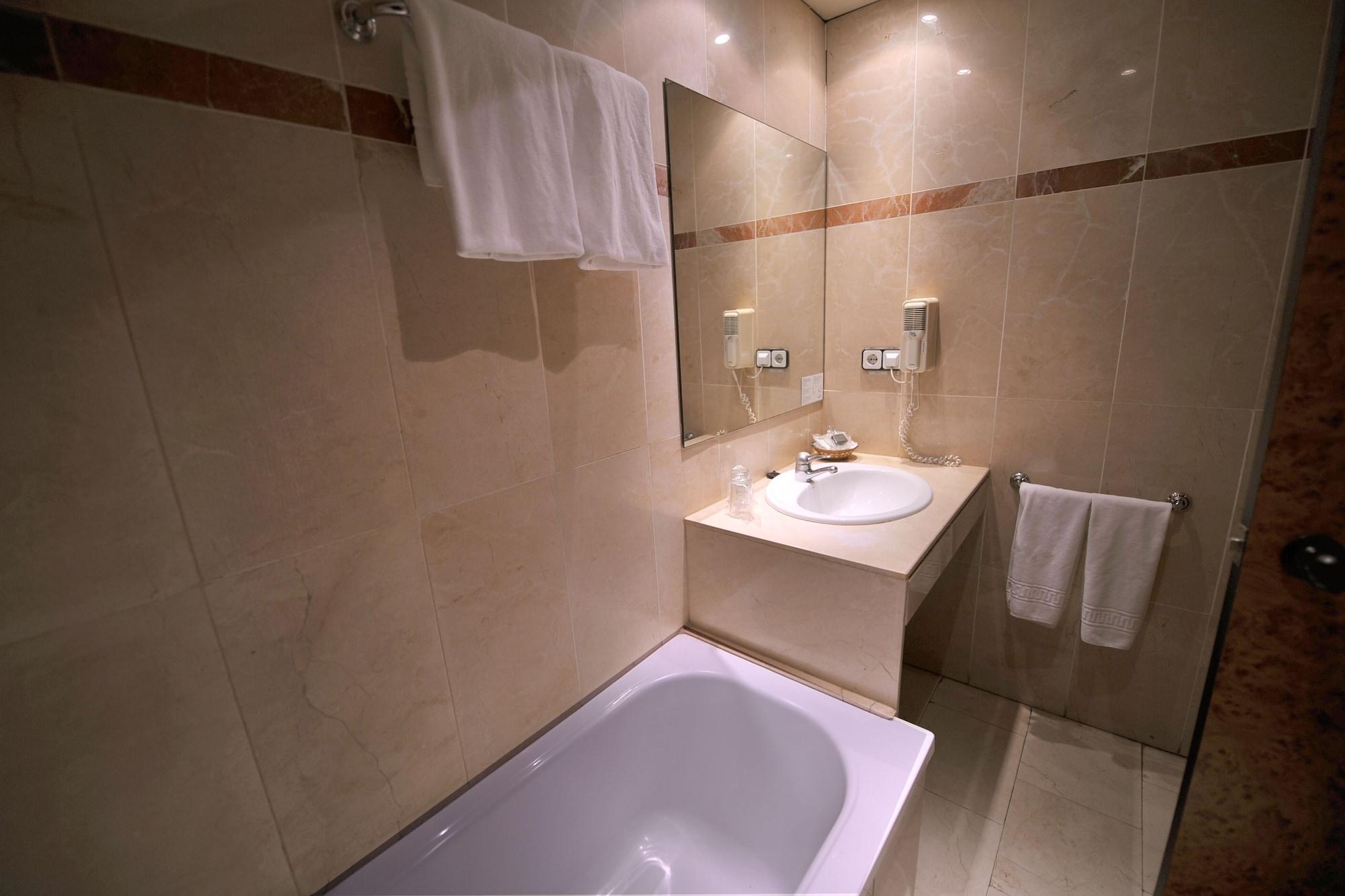 Hotel Glories 3*