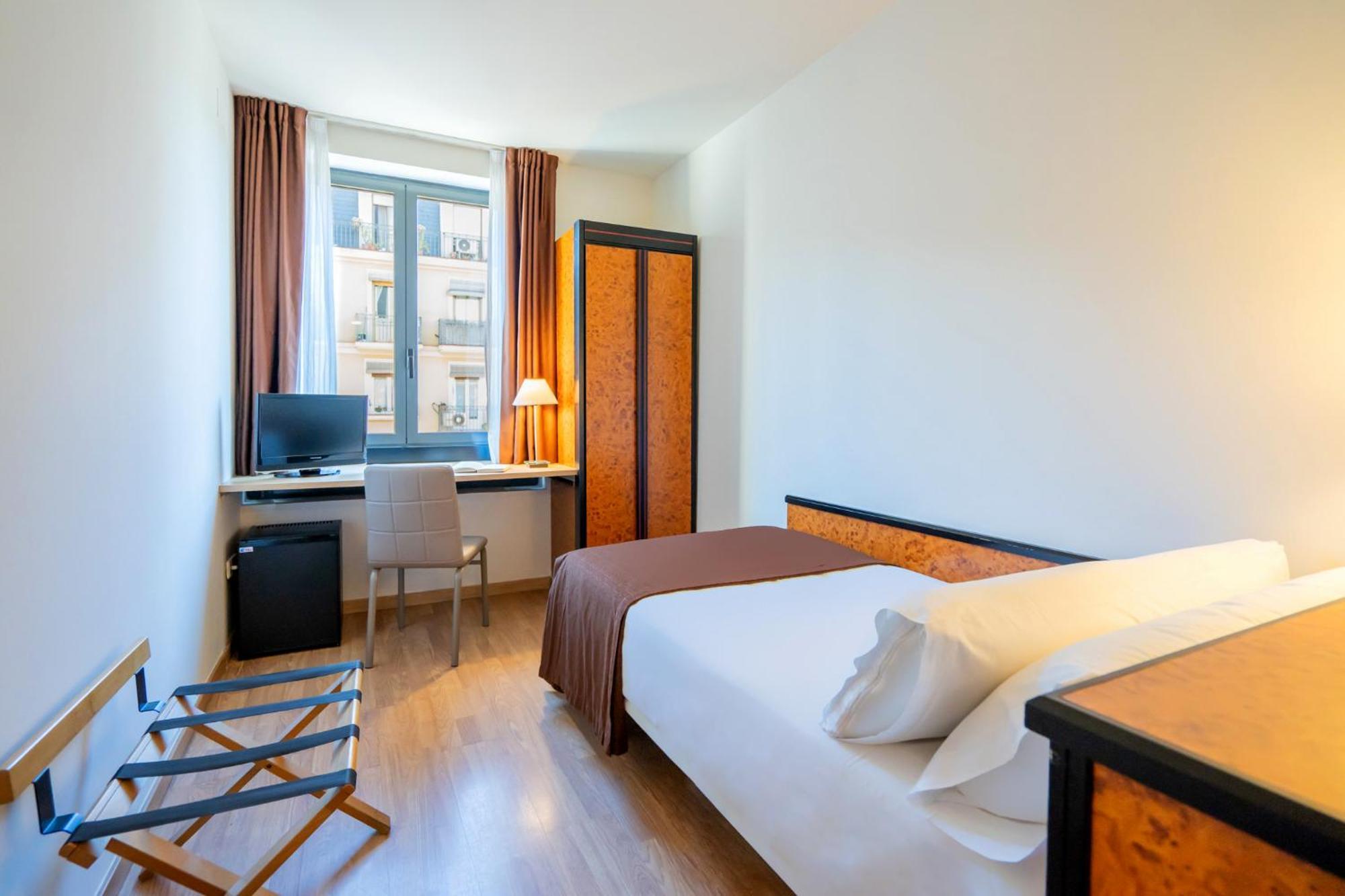 Glories Hotel 3*