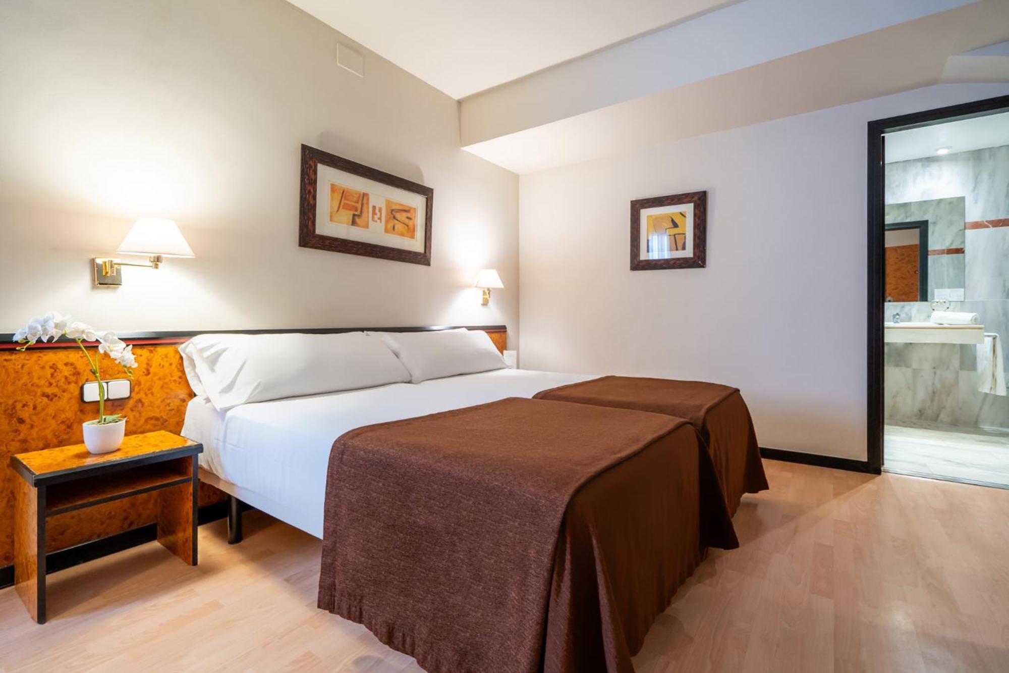 Glories Hotel 3*