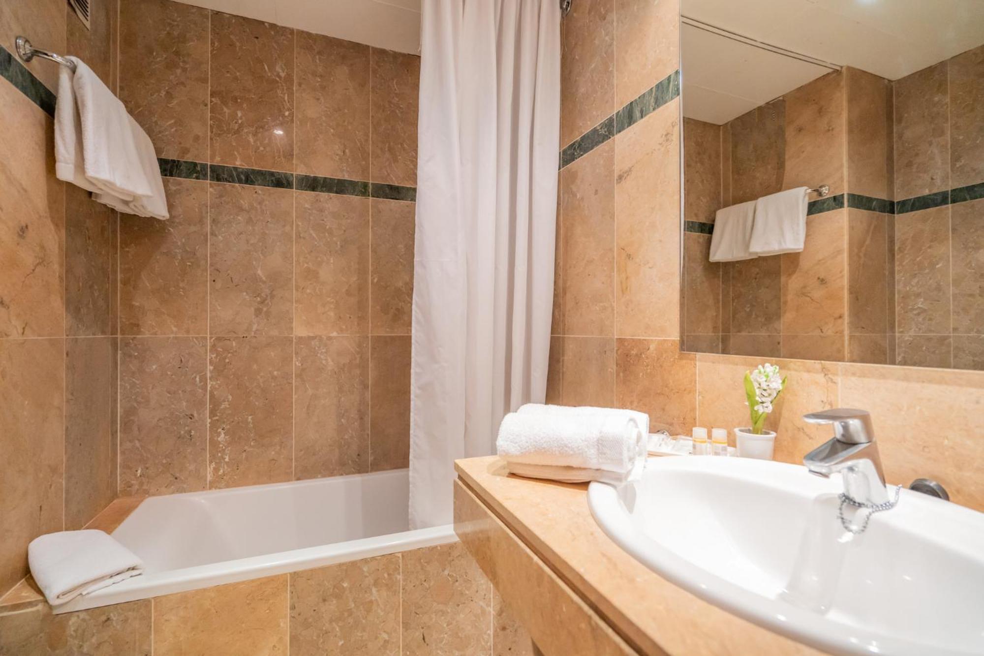 Hotel Glories 3*