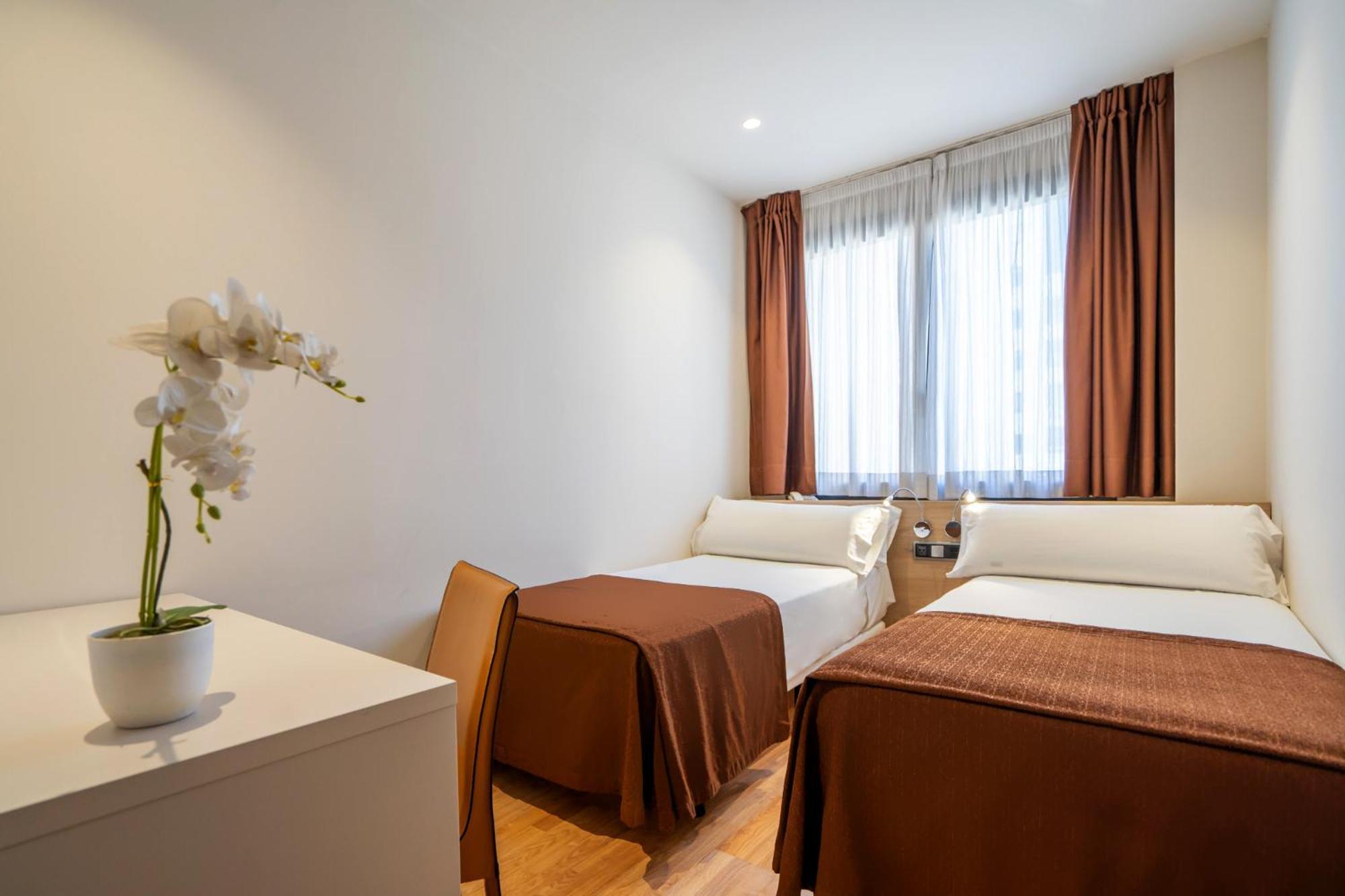 Glories Hotel 3*