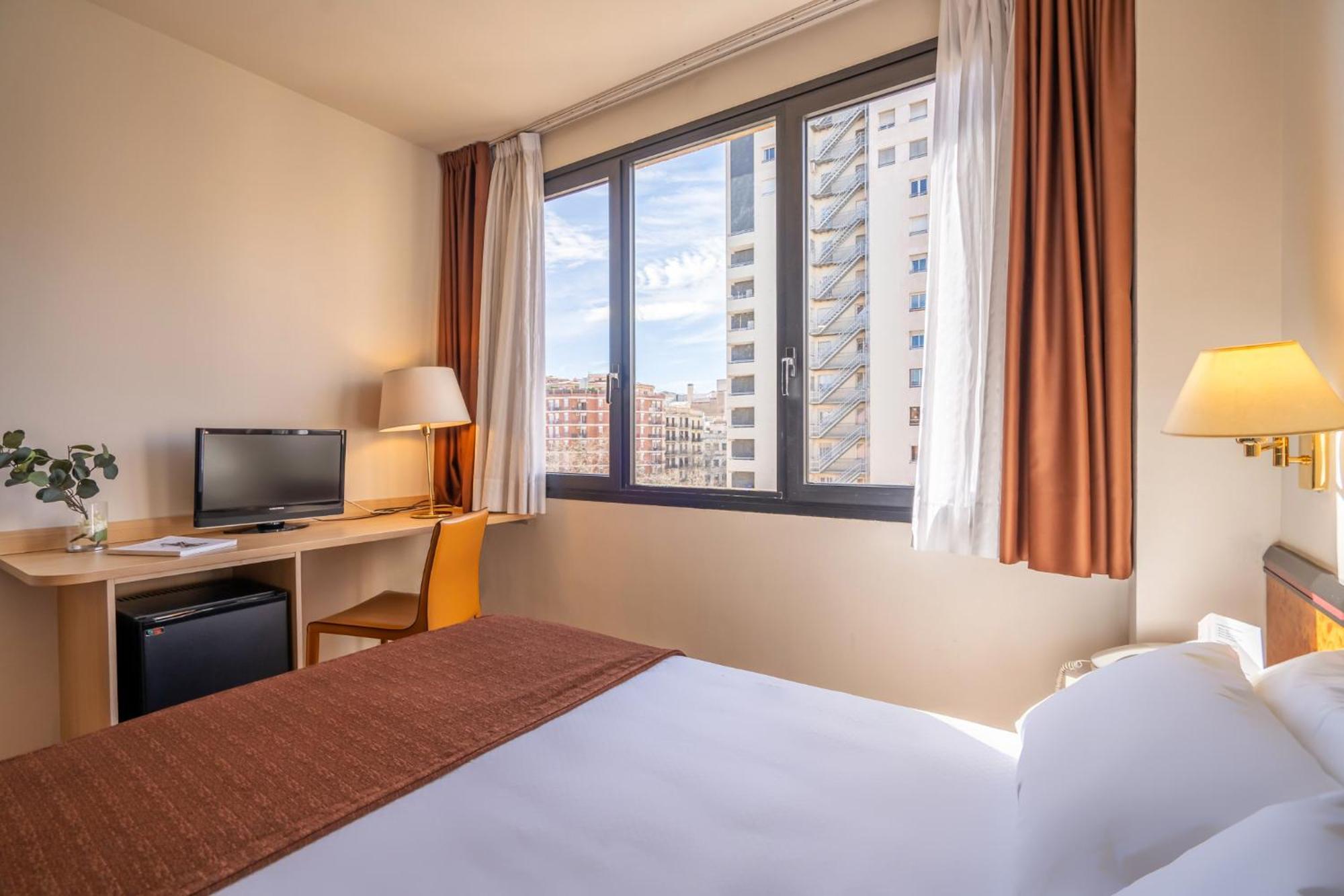Glories Hotel 3*