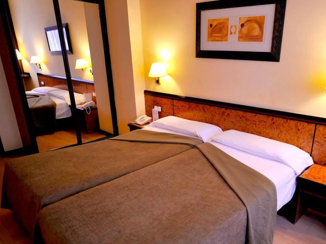 Glories Hotel 3*